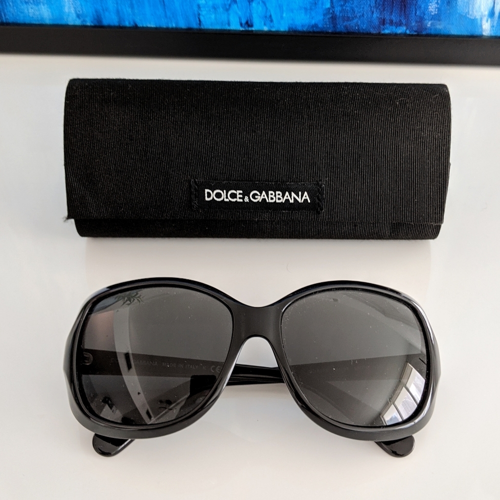 Dolce & Gabbana DD8075 sunglasses in Black